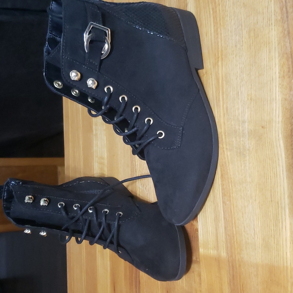 Karen Scott Claritaa combat booties. Size 7.5M. NWOT.